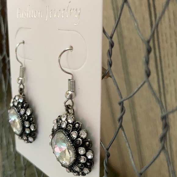 🛍️Stunning Fashion Earrings 🛍️3 for $13🛍️ SALE!! - Picture 2 of 4